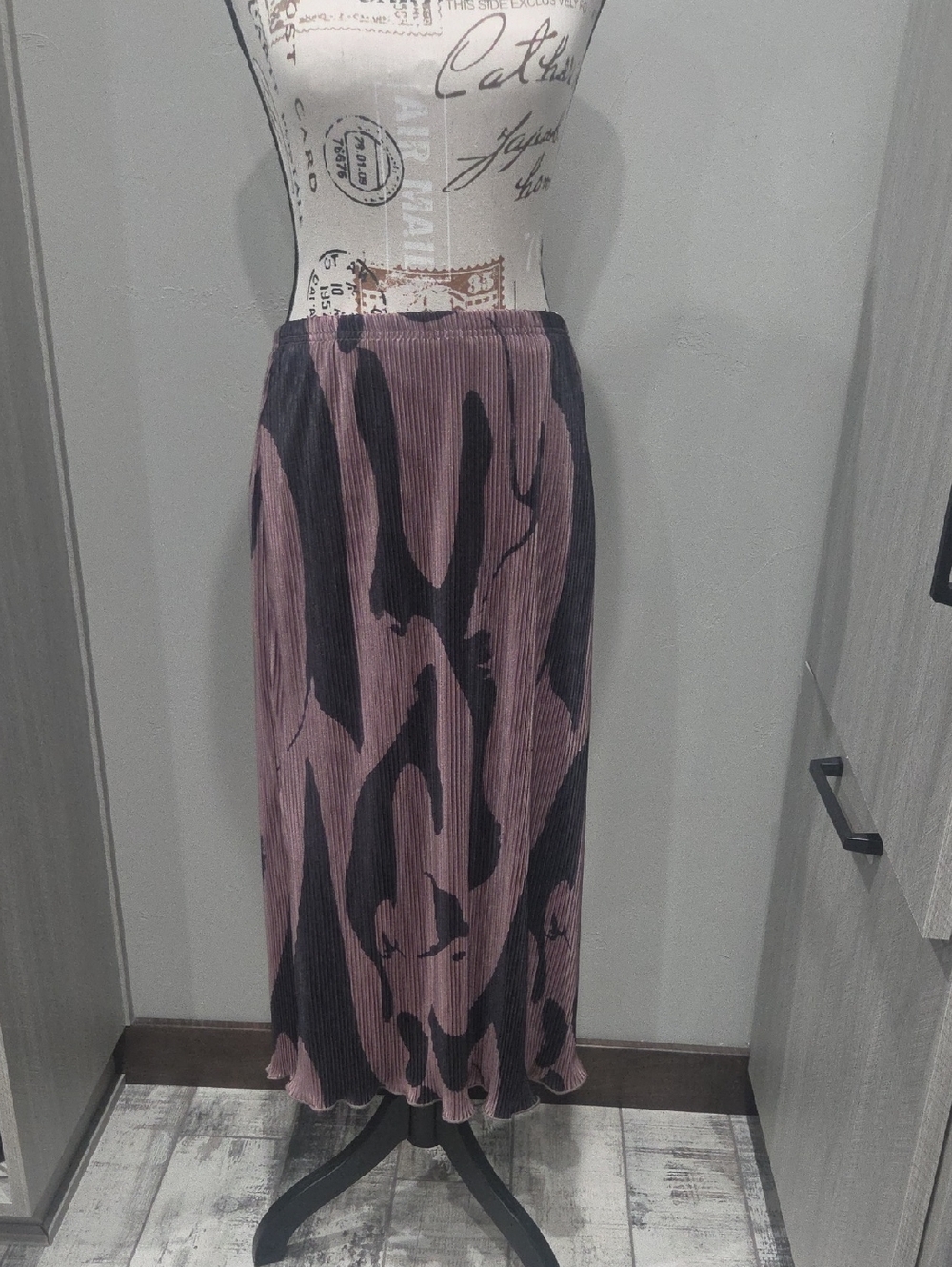 Pleated Midi Skirt in Brown and Black